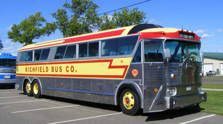 Richfield Bus Co MCI MC-7 Challanger 61